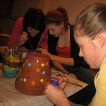 Geschneckte malen Blumentöpfe